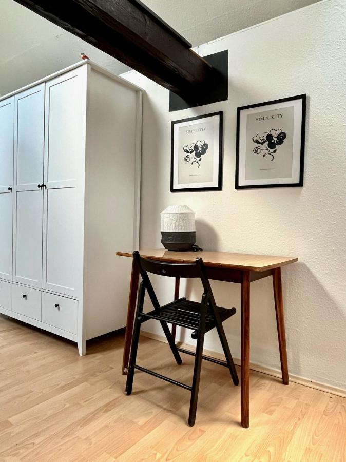 2 Bedrooms Close To Palmovka Lägenhet *