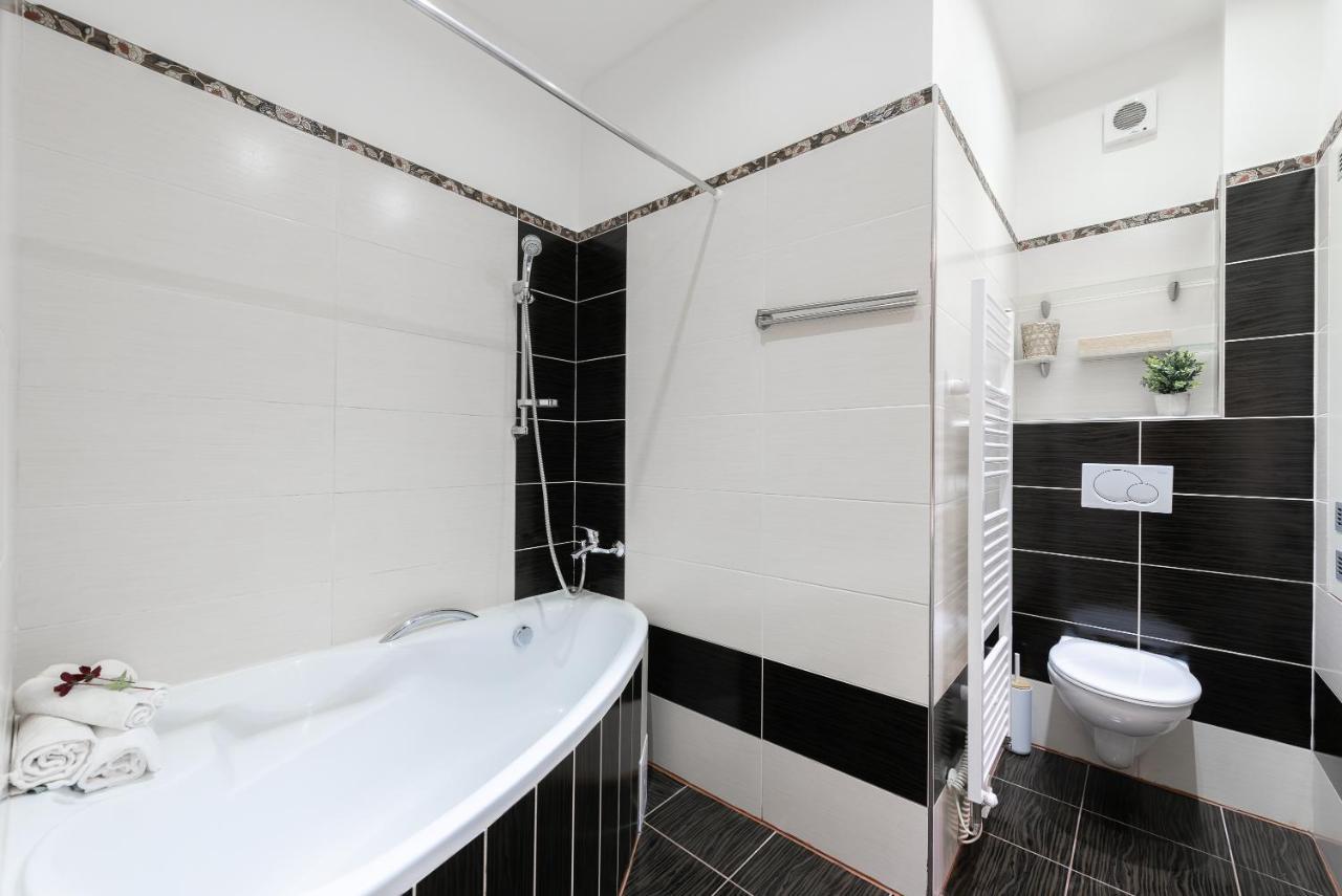 10 Min City Centre 5 People Apartment, Free Coffee * Prague