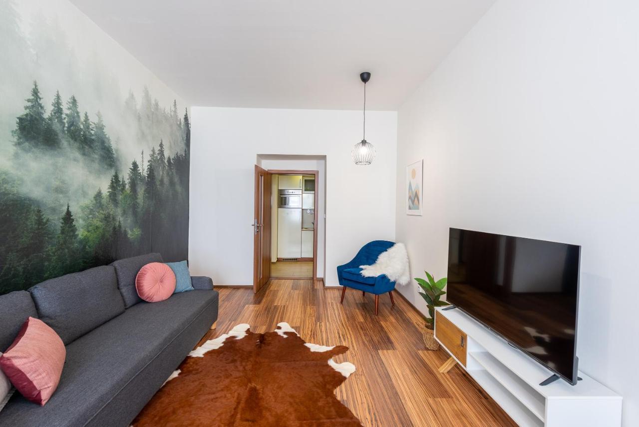 Apartment 10 Min City Centre 5 People Apartment, Free Coffee *