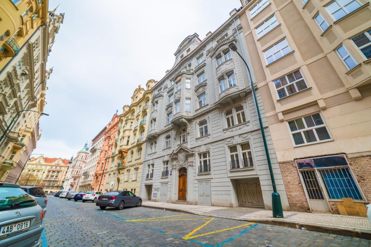 New Near Dancing House Apartment Prague
