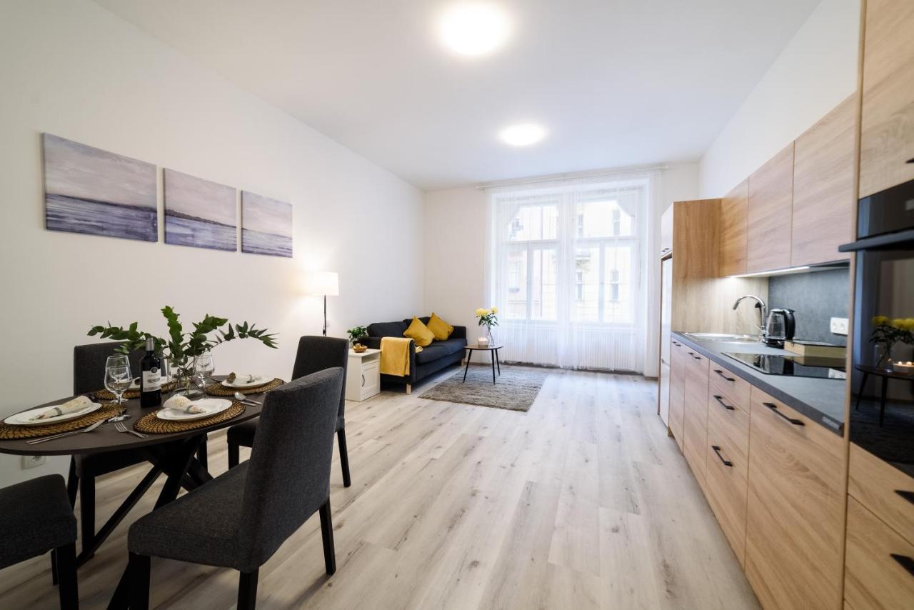 Apartment New Near Dancing House