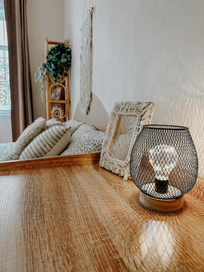 Quiet Boho Lair 10 Min To Centre * Praha