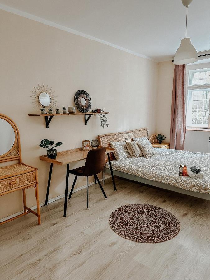 Apartment Quiet Boho Lair 10 Min To Centre Prag