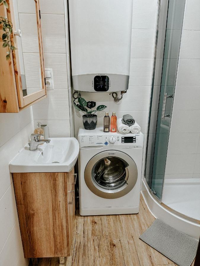 Quiet Boho Lair 10 Min To Centre Apartment *