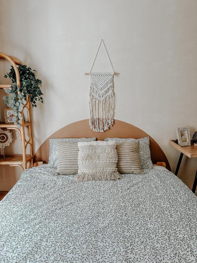 Quiet Boho Lair 10 Min To Centre Apartment Prag