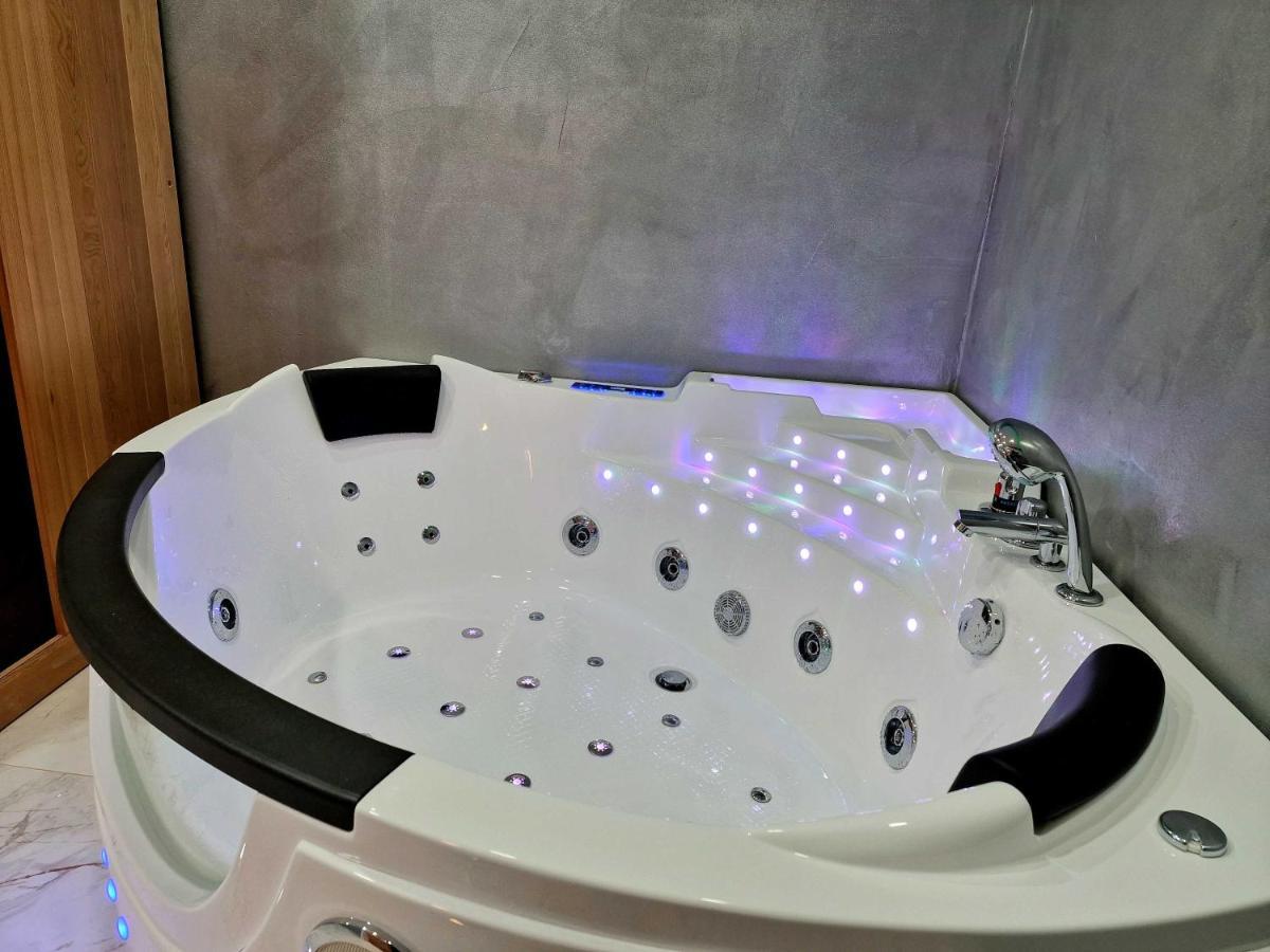 Wellness Gold With Private Sauna & Jacuzzi Apartment *
