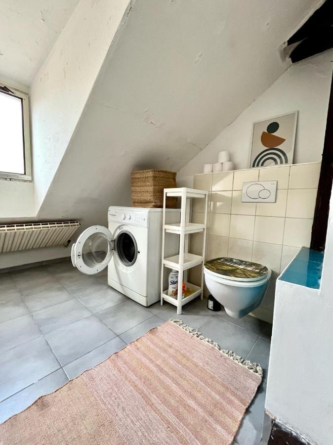 2 Bedrooms Close To Palmovka Lägenhet