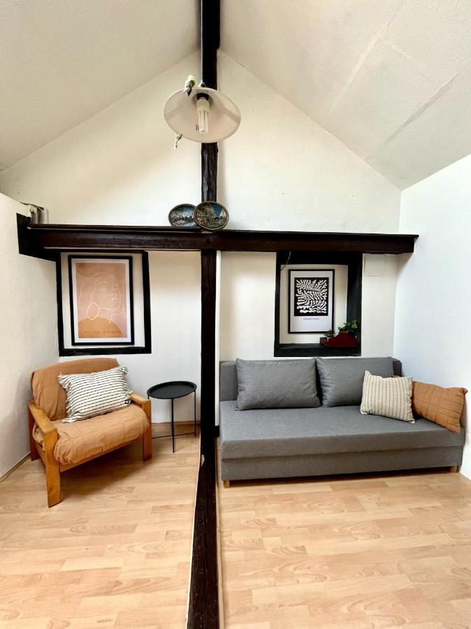 2 Bedrooms Close To Palmovka Lägenhet *