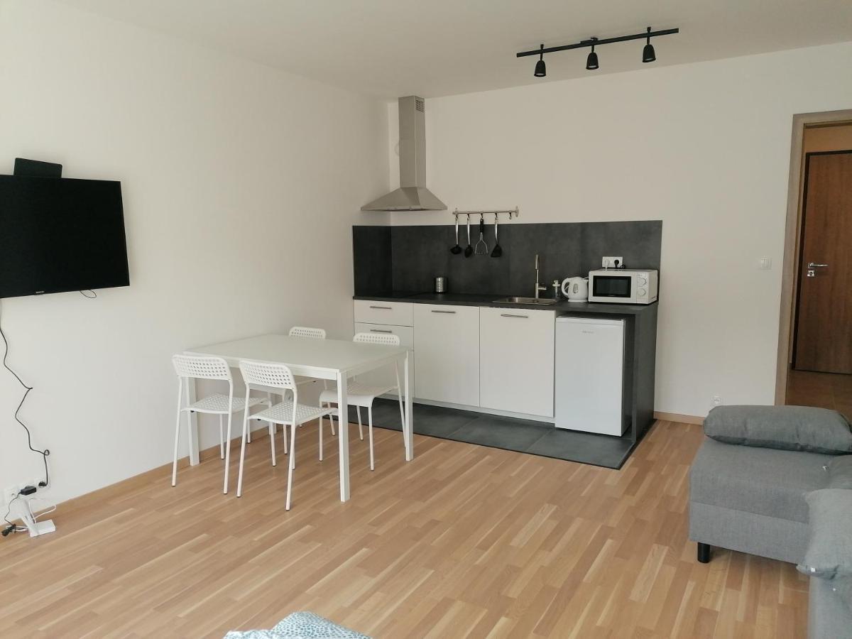 Brand New #21 With Free Secure Parking In The Center *