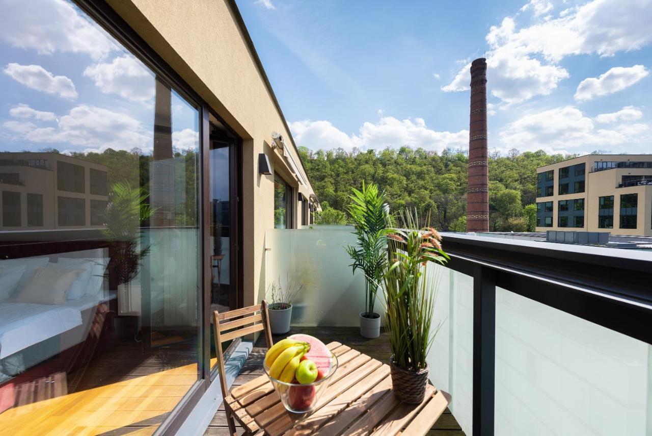 With 4 Bedrooms Apartment