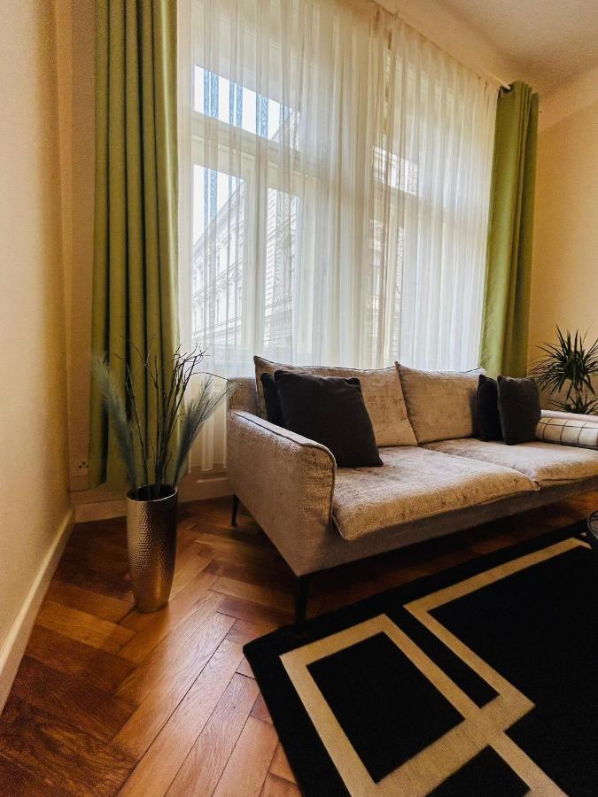 Apartment Central Square Prag