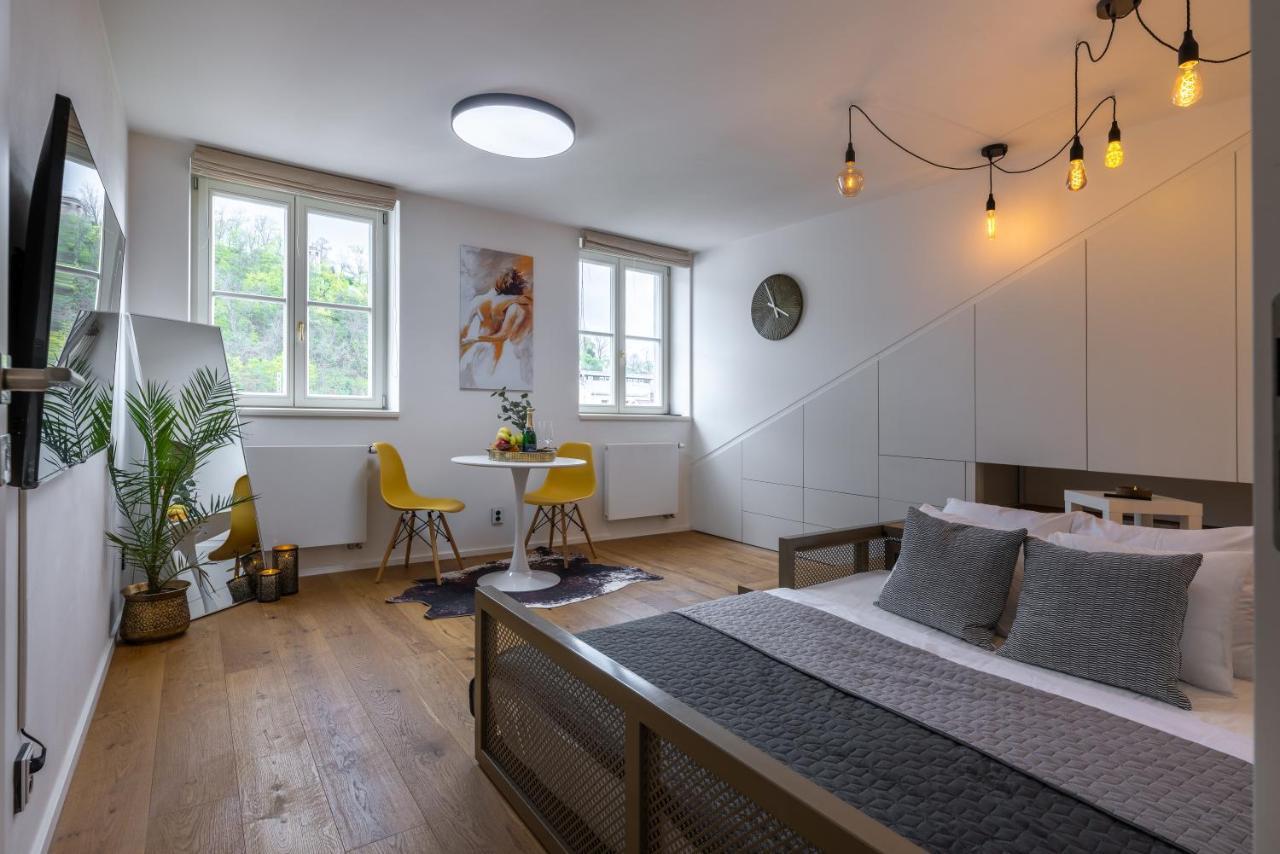 Lägenhet Luxurious, Charming Perfect For Couples Prag