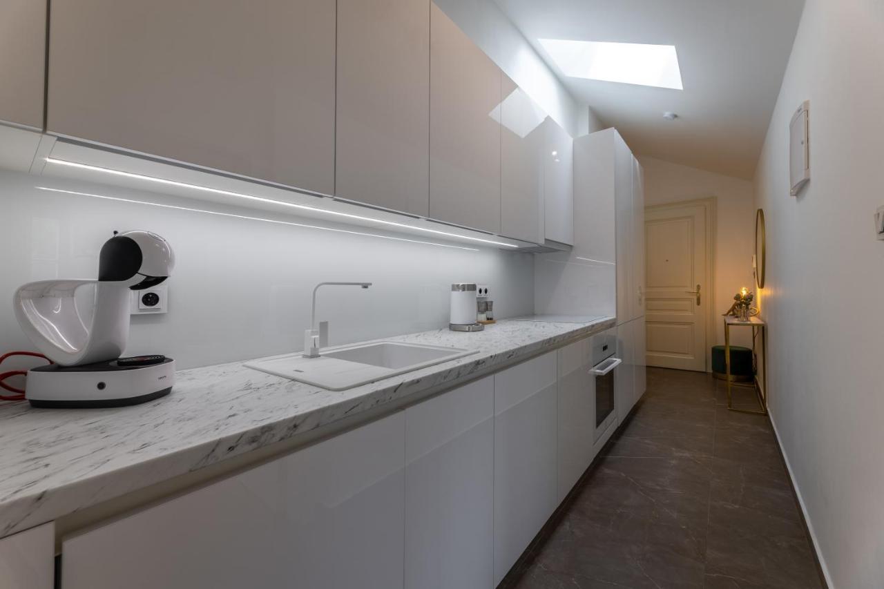 Luxurious, Charming Perfect For Couples Lägenhet Prag