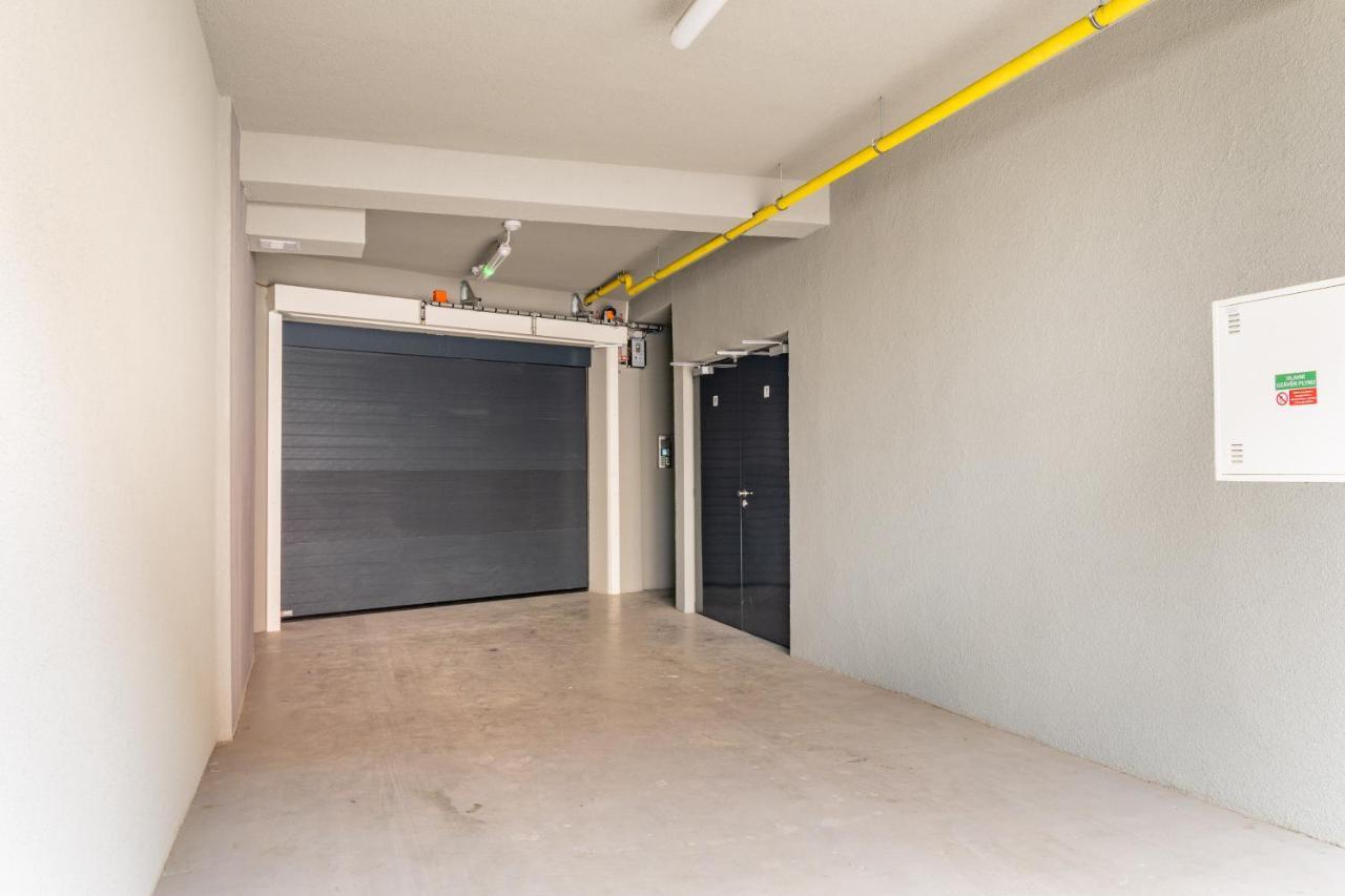 Apartment Brand New #51 With Free Secure Parking In The Center