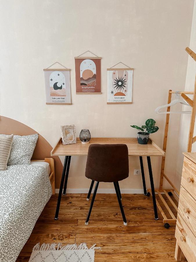 Quiet Boho Lair 10 Min To Centre Apartment *
