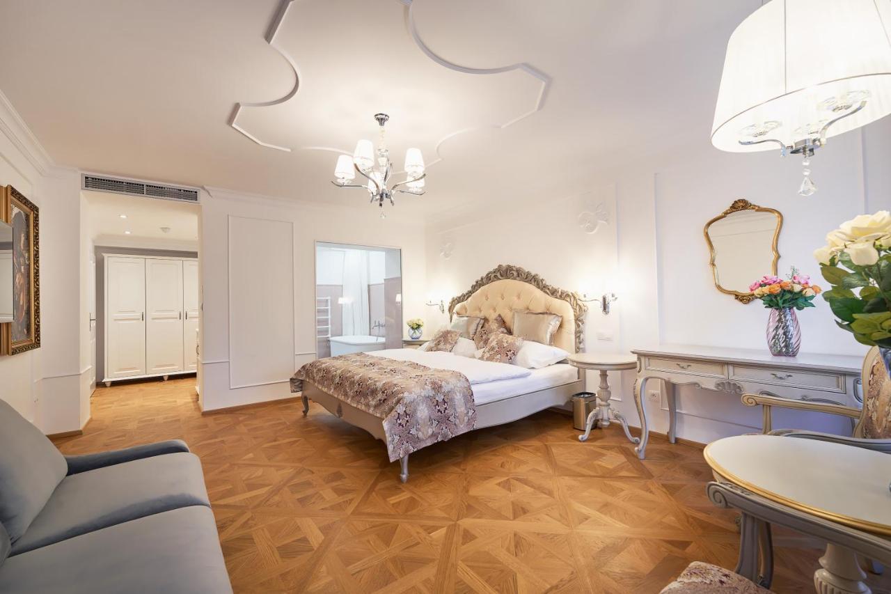 Bed & Breakfast Beerland Chateaux - U Zlate Hrusky / At Golden Pear *