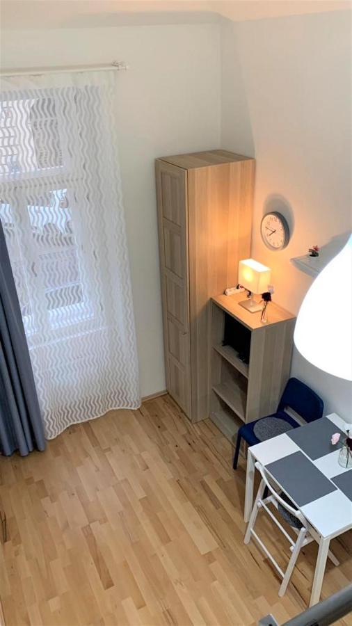 Side Street Apartment *