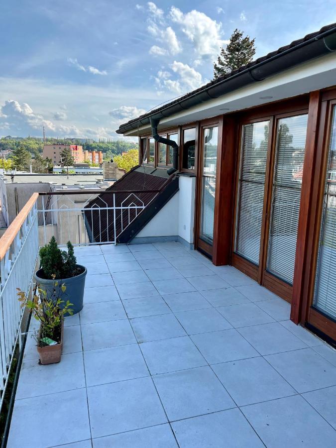 Sarka Apartment *