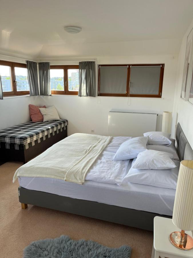 Sarka Apartment *