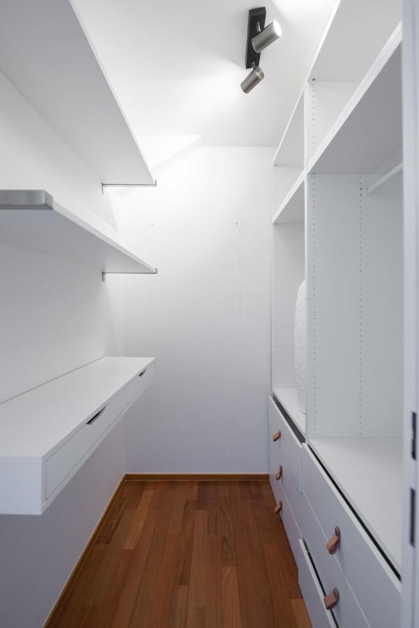 With 4 Bedrooms Lägenhet