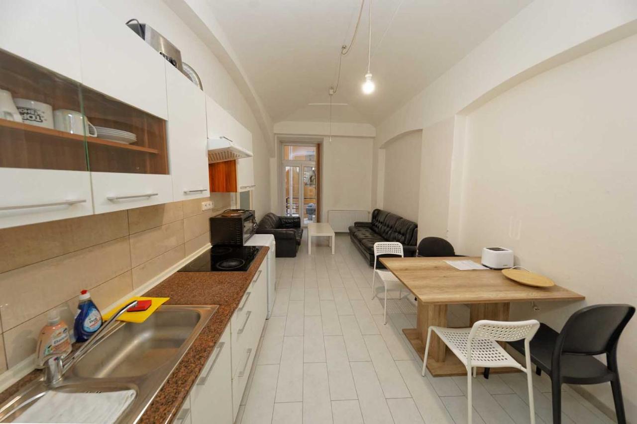 Americka 8 Apartment
