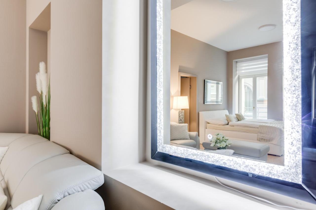 Royal In The Heart Of Apartment *