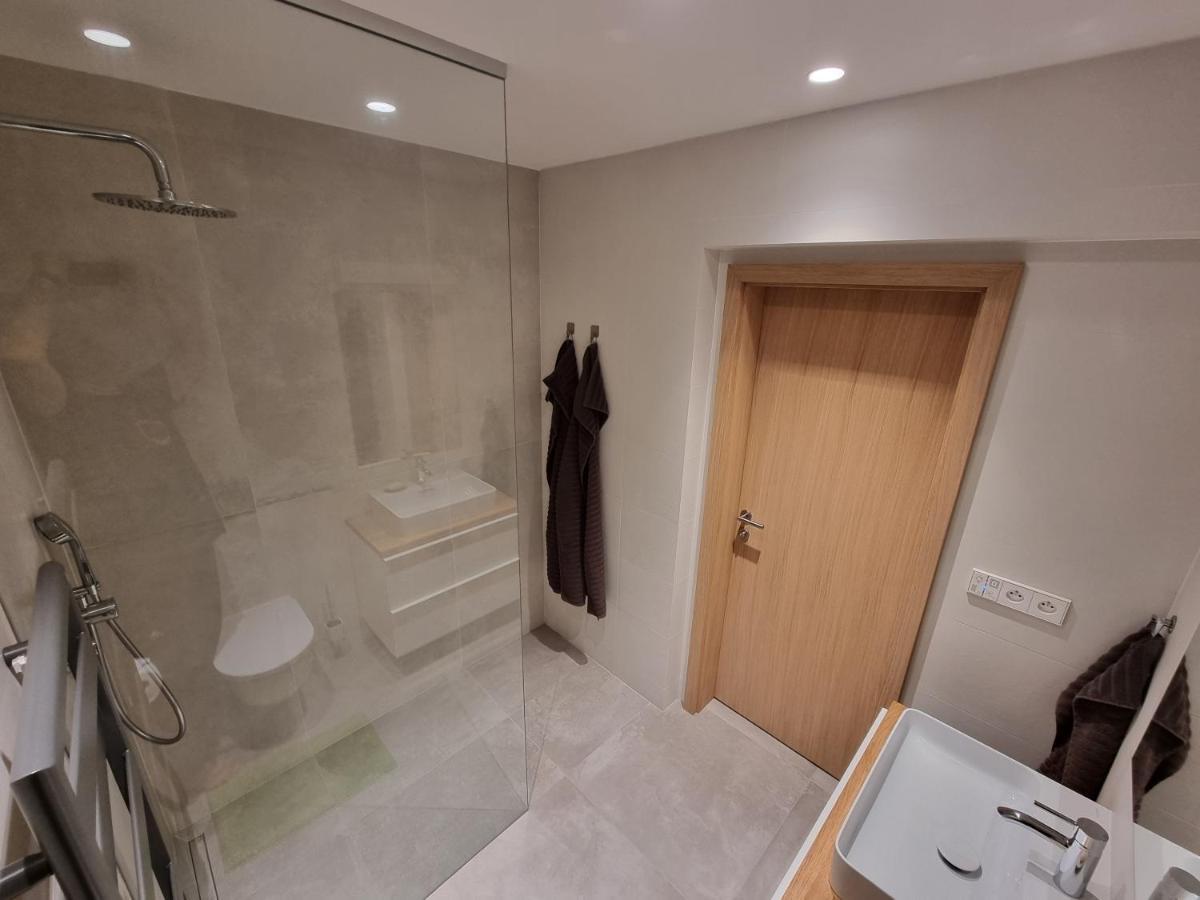Quiet 1-bedroom In A Basement Of New Prag