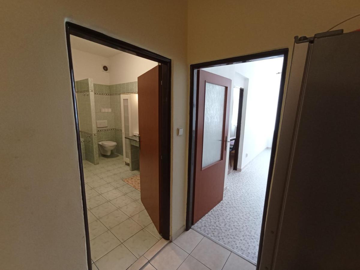 Captain Flint Apartment Prag