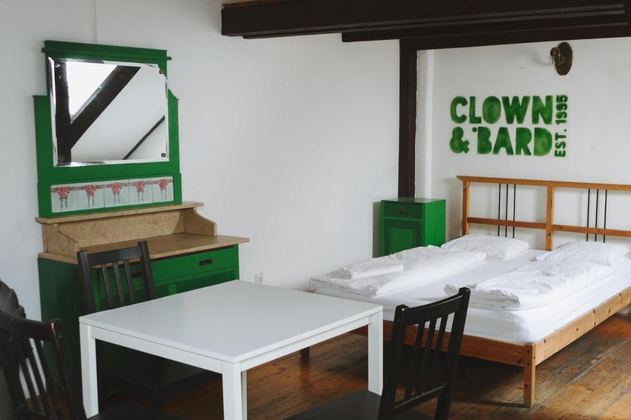 Hostel Clown&bard *