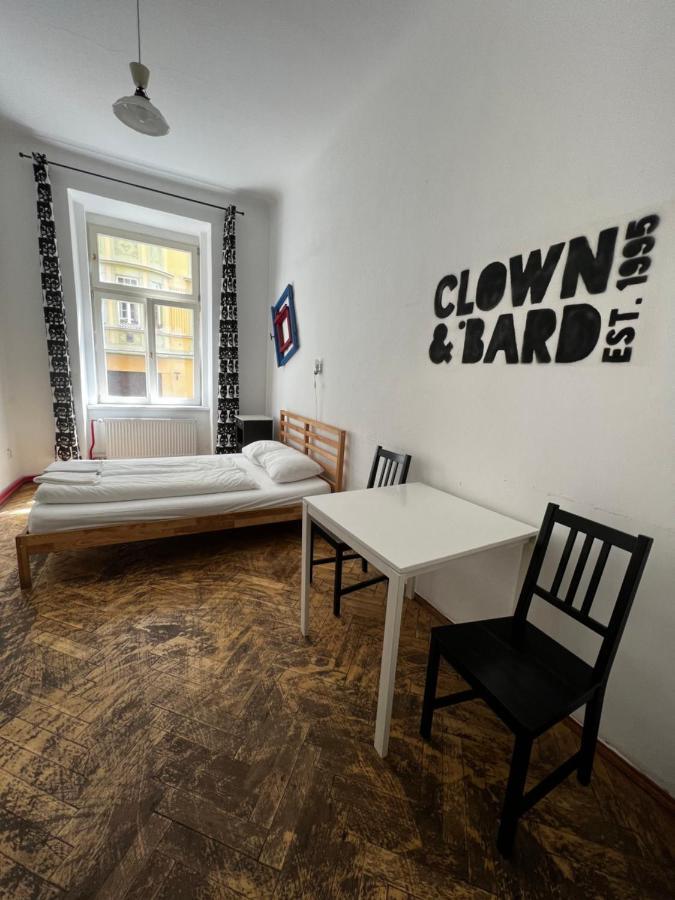 Hostel Clown&bard *