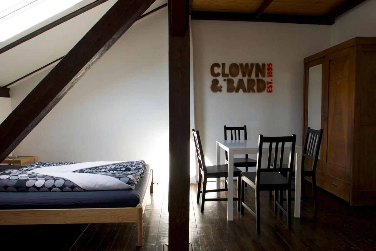 Hostel Clown&bard