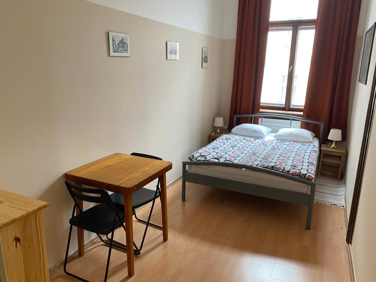 Hostel Emma *