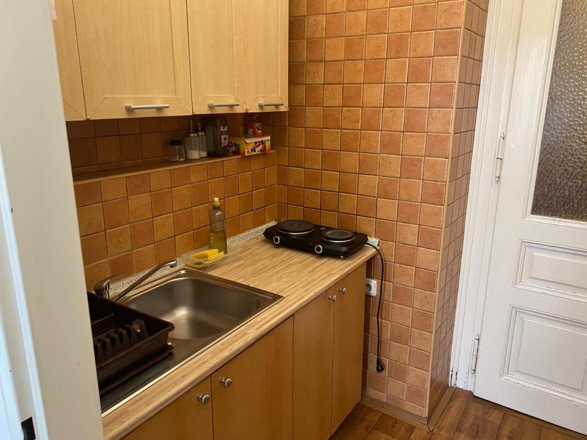 Emma Hostel *