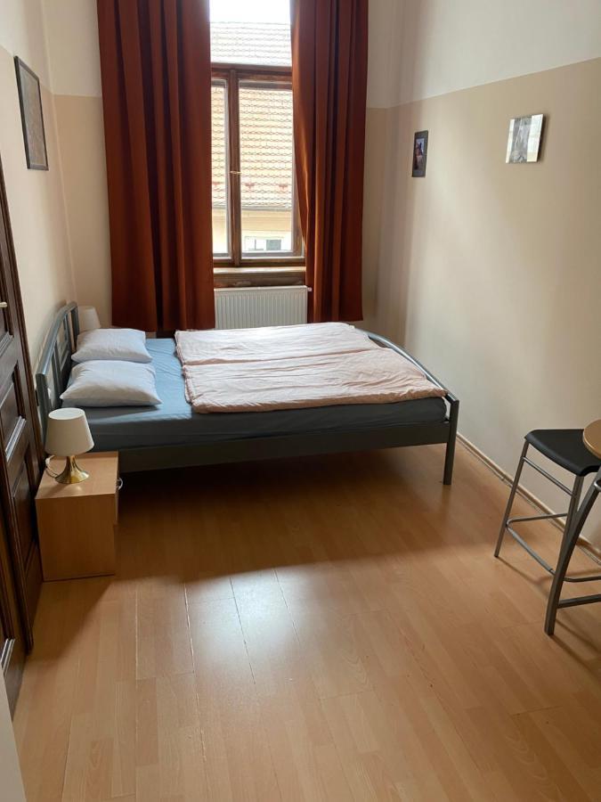 Hostel Emma *