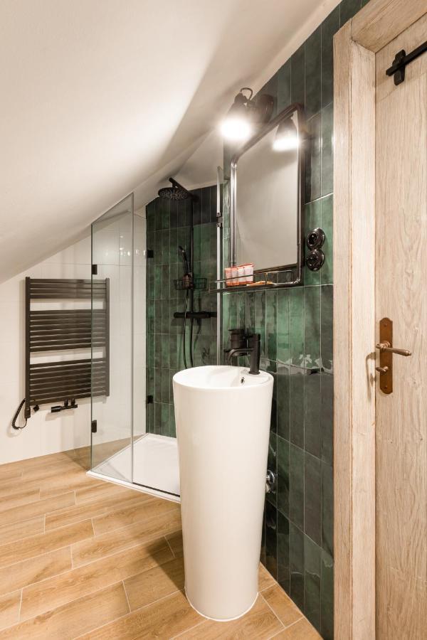 Bohemian Chic 2 Bedroom 2 Bathroom Loft With Hanging Chair *