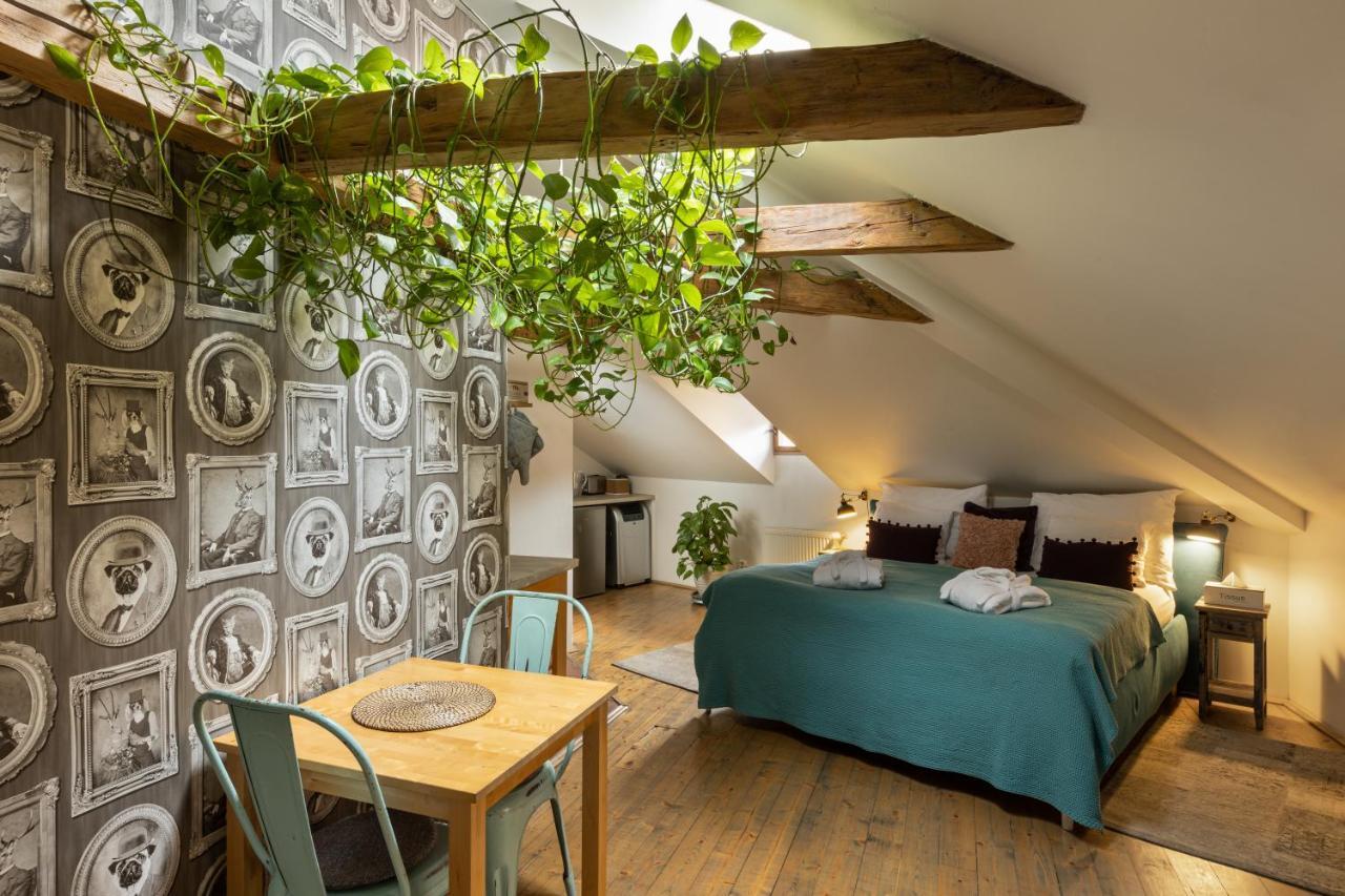 Gigantic Boho Chic 3 Bedroom 3 Bathroom Loft With Hanging Chair * Prag