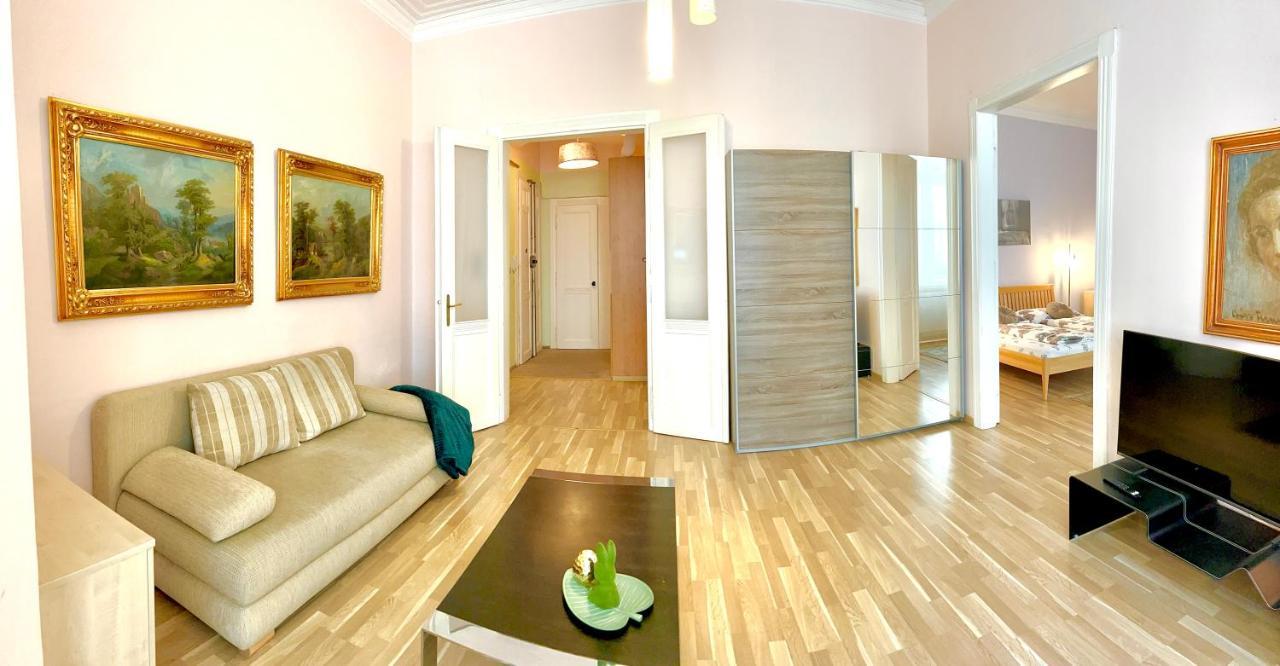 Super Old Town Apartment