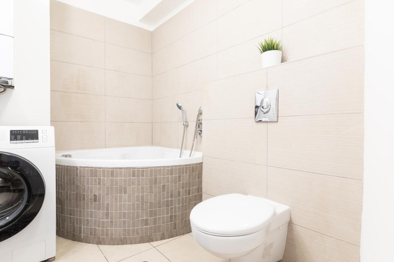 Spacious Stylish Attic In The Heart Of The Center - Karlovo Lejlighed *