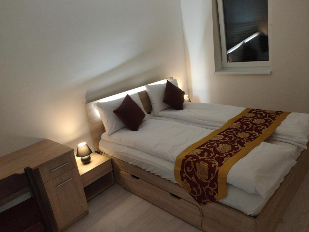 Hotell Sun-house Pension&restaurant -parkingfree- Prag