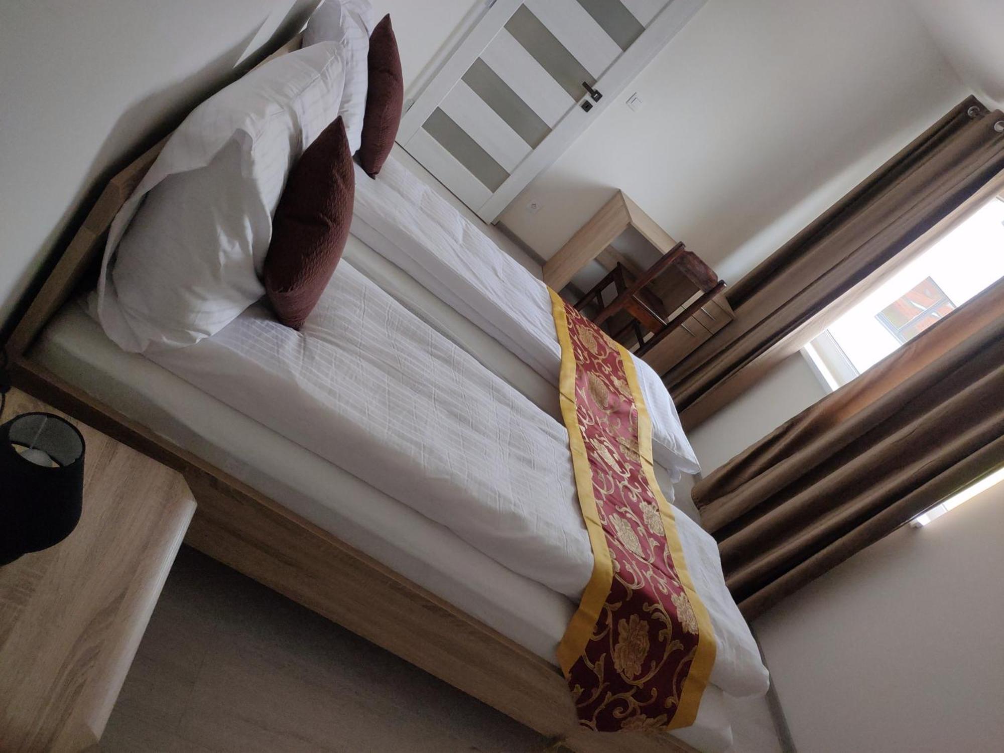 Sun-house Pension&restaurant -parkingfree- Prag