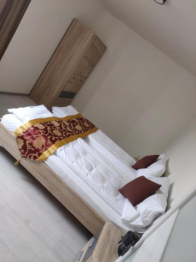 Sun-house Pension&restaurant -parkingfree- Prag