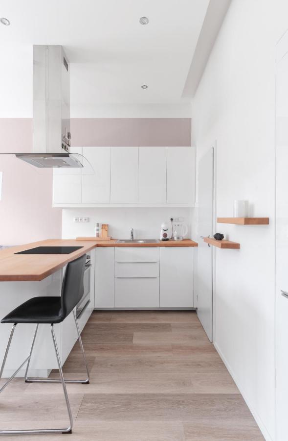 Days - Minimalist Flat - Trendy Karlin Apartment *
