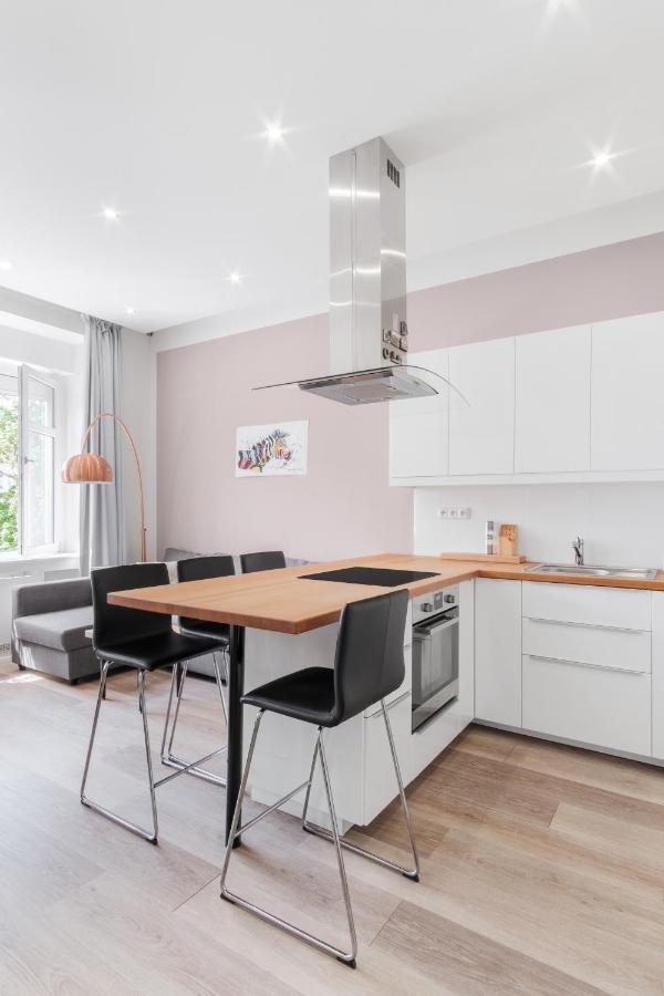 Apartment Days - Minimalist Flat - Trendy Karlin Prag