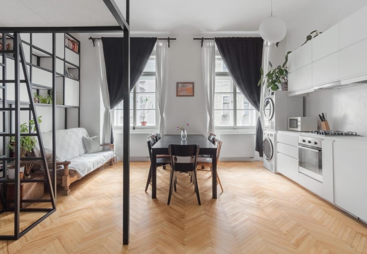 Days - Unique - Old Town Apartment