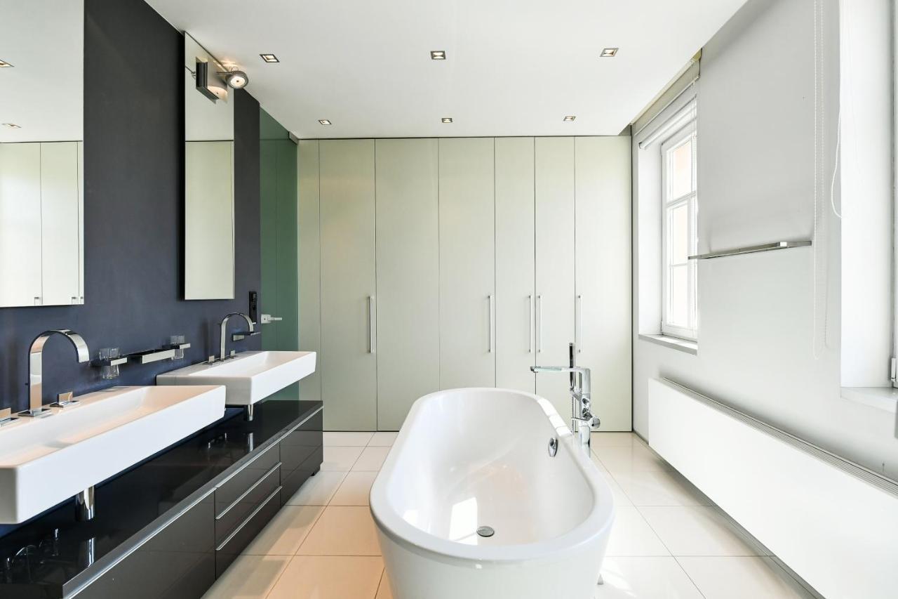 Apartment Luxury Penthouse With Sauna, Terrace, 250m2, 5bdrm, 3bthrm Prag