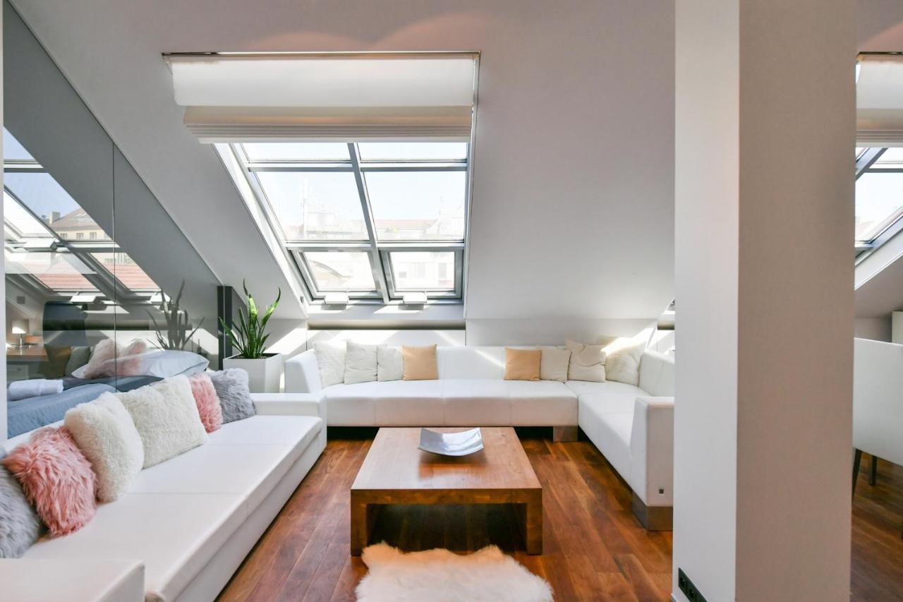 Luxury Penthouse With Sauna, Terrace, 250m2, 5bdrm, 3bthrm * Prag