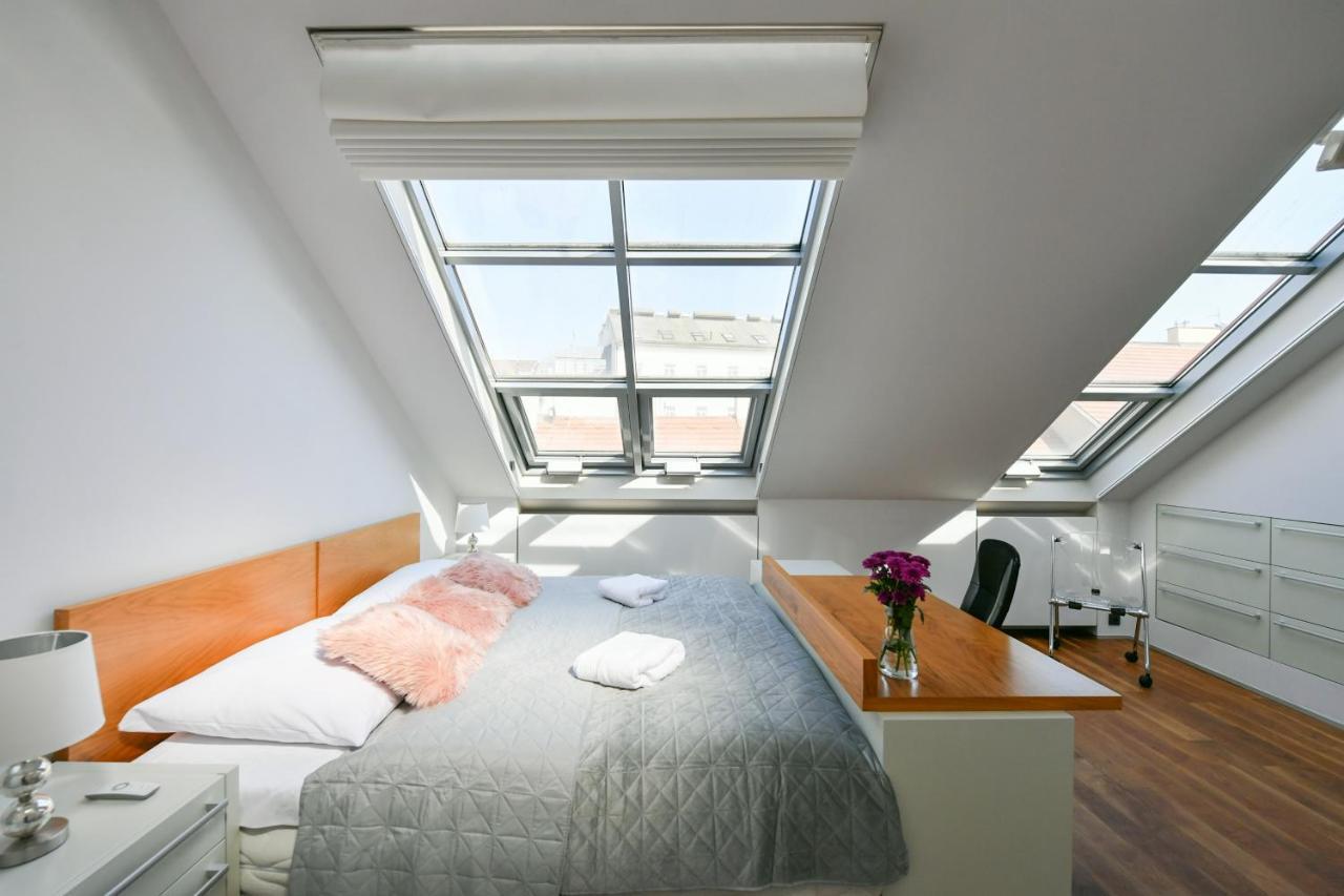 Luxury Penthouse With Sauna, Terrace, 250m2, 5bdrm, 3bthrm *