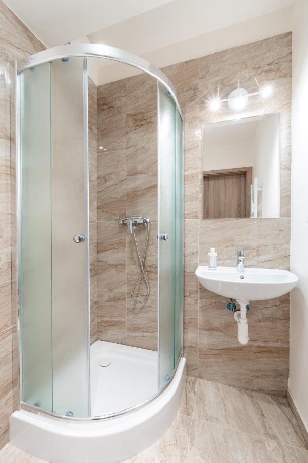 Apartment Brand New #28 In New Building With Free Parking In Center