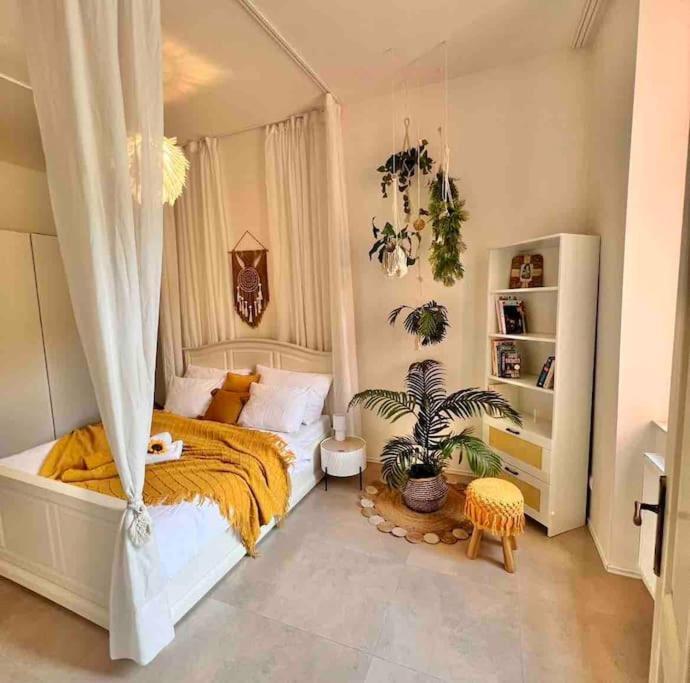 Quiet Boho Whit A Balkony Near The Center * Prag