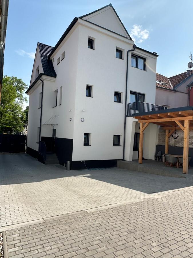Rezidence Kbely - Free Parking Apartment